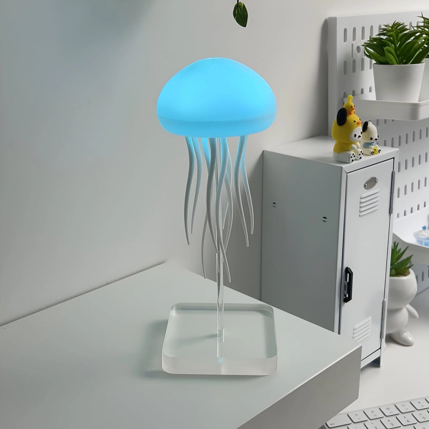 Jellyfel's Dancing Jellyfish Lamp